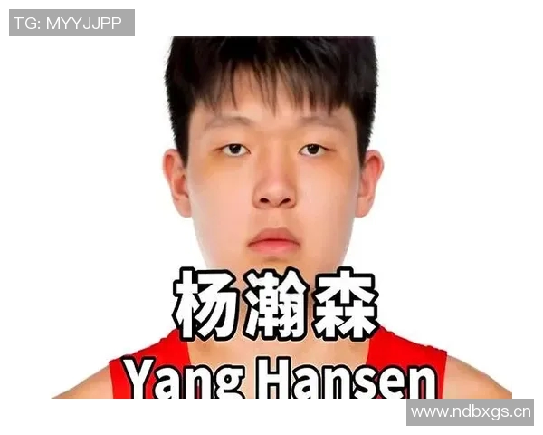 杨瀚森背粉色小书包启程湾区NBA首秀即将开启