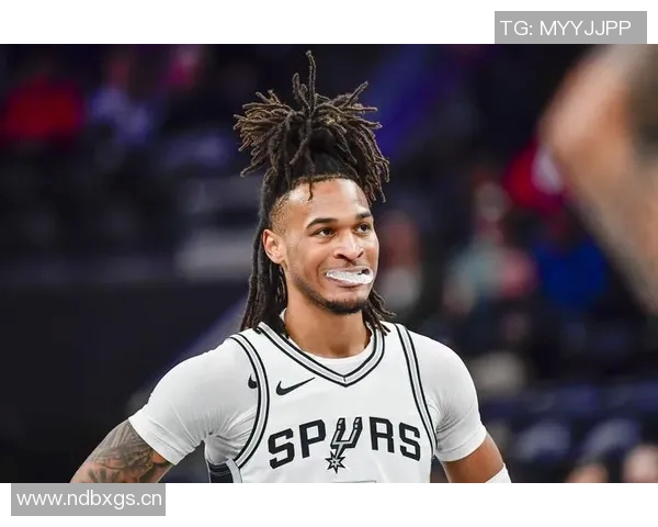 凯尔登出战17分钟高效表现6中4贡献11分5板正负值16助球队胜利