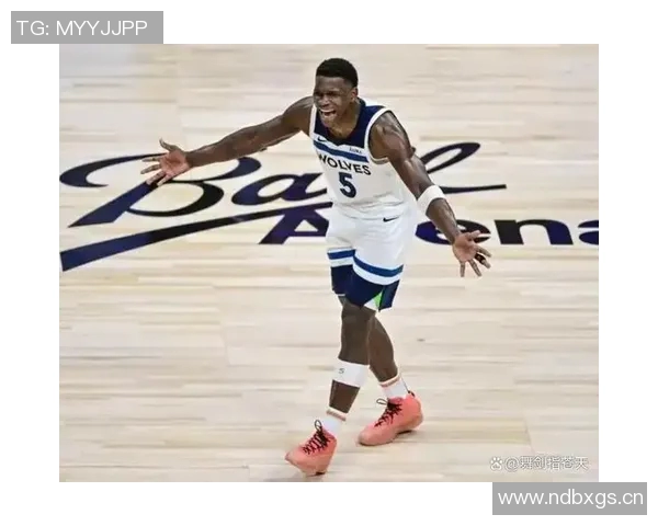 爱德华兹半场表现亮眼11投5中贡献14分1篮板1助攻1盖帽