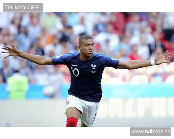 姆巴佩创造历史成皇马首位包揽赛季欧冠前三球的传奇球员 姆巴佩创造历史成皇马首位包揽赛季欧冠前三球的传奇球员