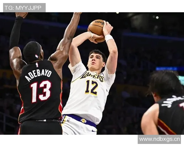 布克追身三分命中却遭裁判无视3加1机会球队分差扩大至20分以上