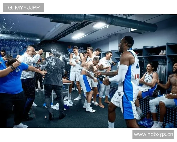 字母哥本赛季表现惊艳场均323分126板63助投篮命中率高达677