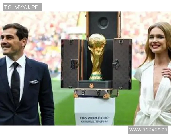 卡西与足球传奇同框出席世界杯抽签活动引发热议 卡西与足球传奇同框出席世界杯抽签活动引发热议