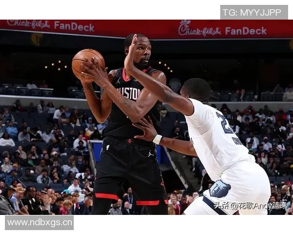 杜兰特表现平平第三节独得13分末节仅出手1次全场仅得16分并有5次失误