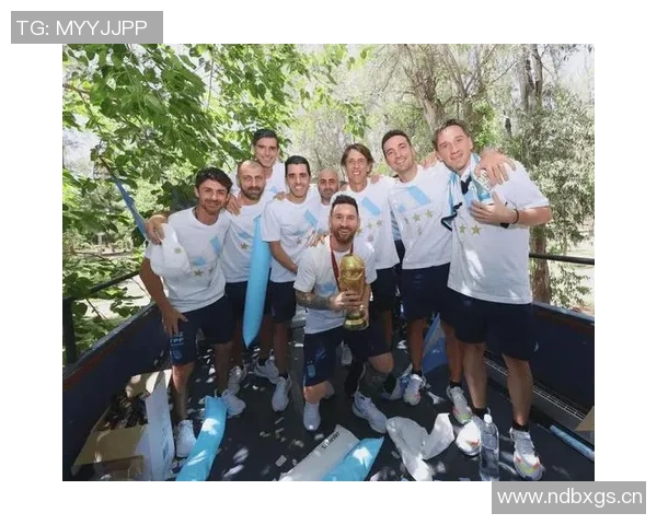 弗兰克盛赞梅西为最佳球员期待罗德里未来成为顶级教练