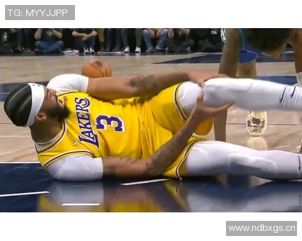 浓眉首节疑似崴脚退场4分4篮板1抢断望无大碍