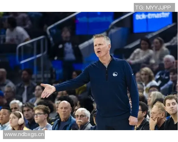 科尔强调球队防守稳定进攻节奏和流畅性亟待提升 科尔强调球队防守稳定进攻节奏和流畅性亟待提升