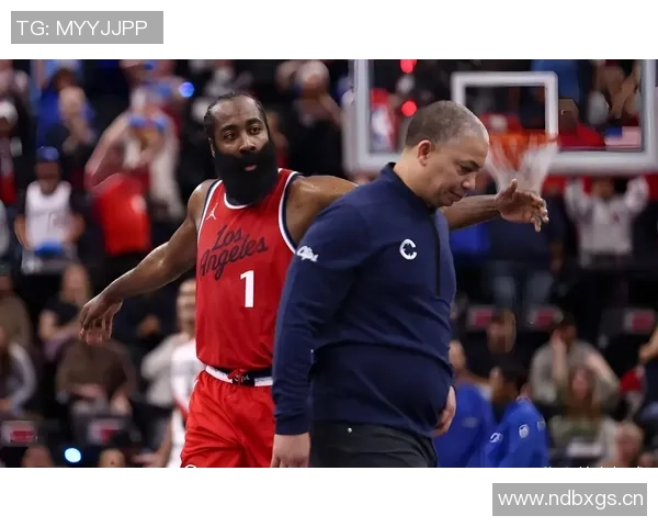 卢指导：球队计划新赛季降低哈登使用率与比赛负荷以提升整体表现