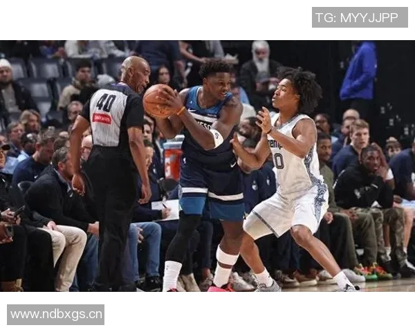 迪文分析球队进攻瓶颈强调快速决策与调动对方防守的重要性