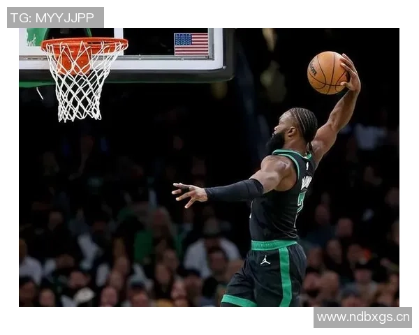 杰伦布朗首节低迷次节回暖上半场狂砍19分展现强大实力