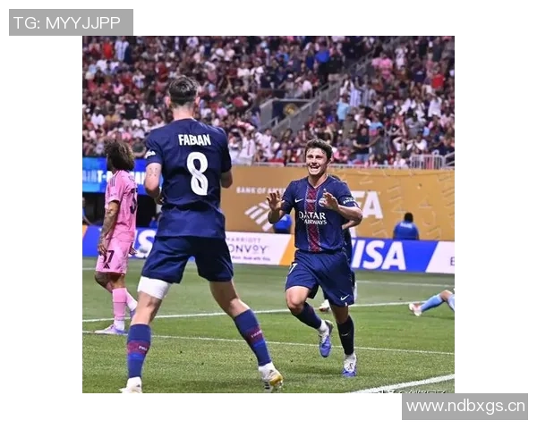 恩里克执教巴黎迎来百场胜利俱乐部官方海报热烈祝贺