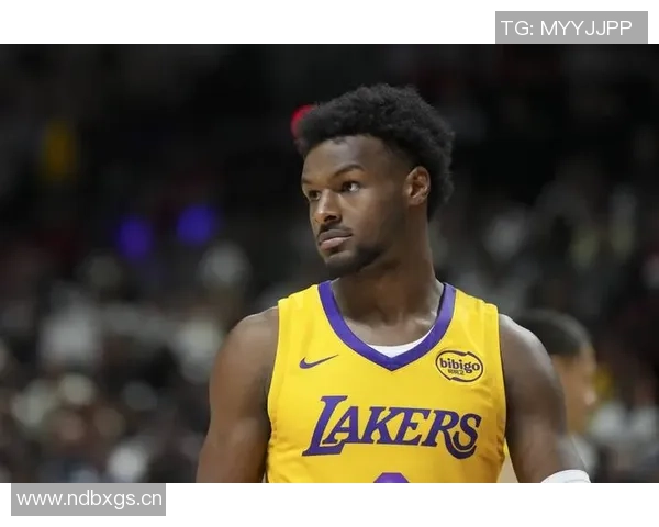 三球半场表现惨淡仅得5分正负值低至21引发热议